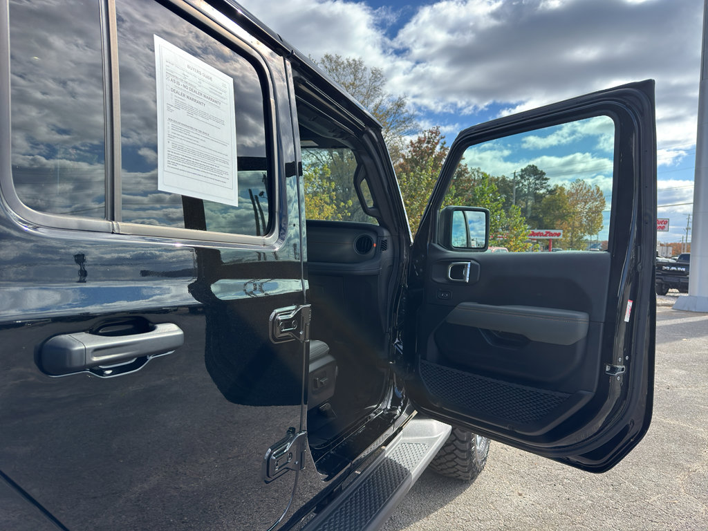 Used 2025 Jeep Gladiator Mojave image 18