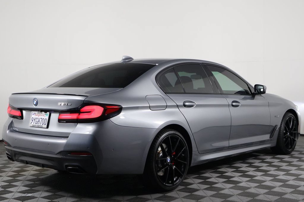Used 2023 BMW 530e w/ M Sport Package RWD image 4