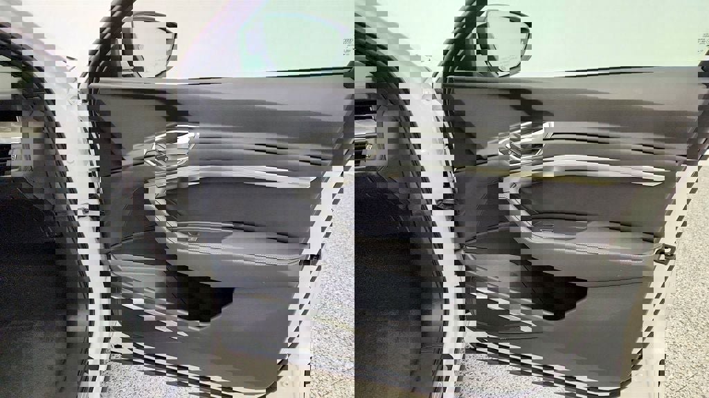 Used 2024 Audi Q8 e-tron Premium Plus image 27