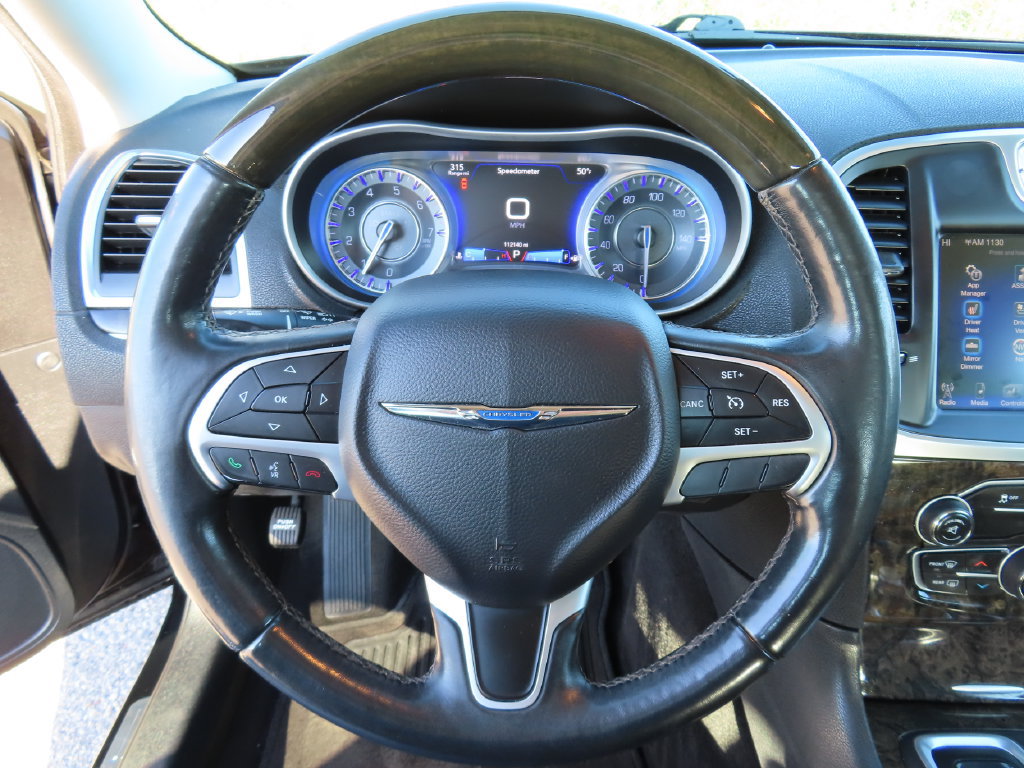 Used 2015 Chrysler 300 C RWD image 4