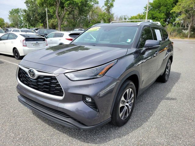 Used 2022 Toyota Highlander XLE image 14