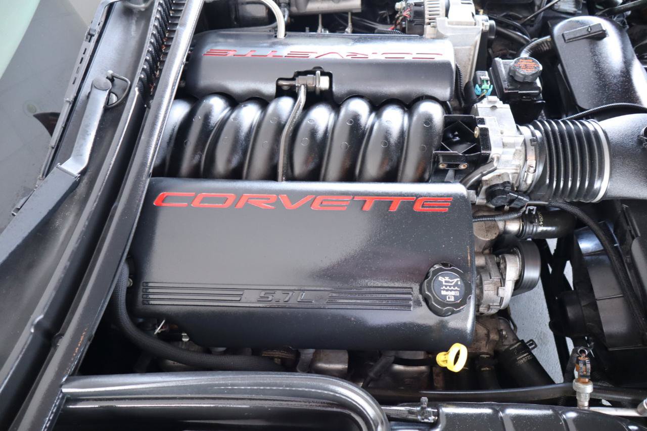 Used 2003 Chevrolet Corvette Coupe w/ Preferred Equipment Group RWD image 34