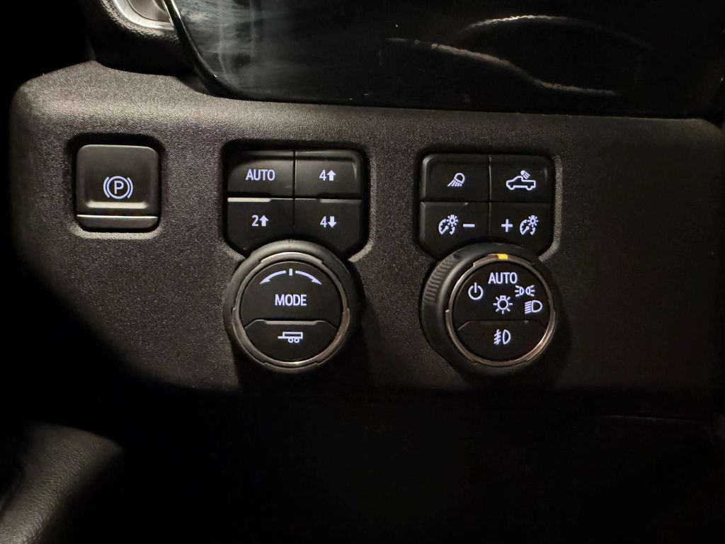 Used 2023 Chevrolet Silverado 1500 LTZ AWD/4WD image 47