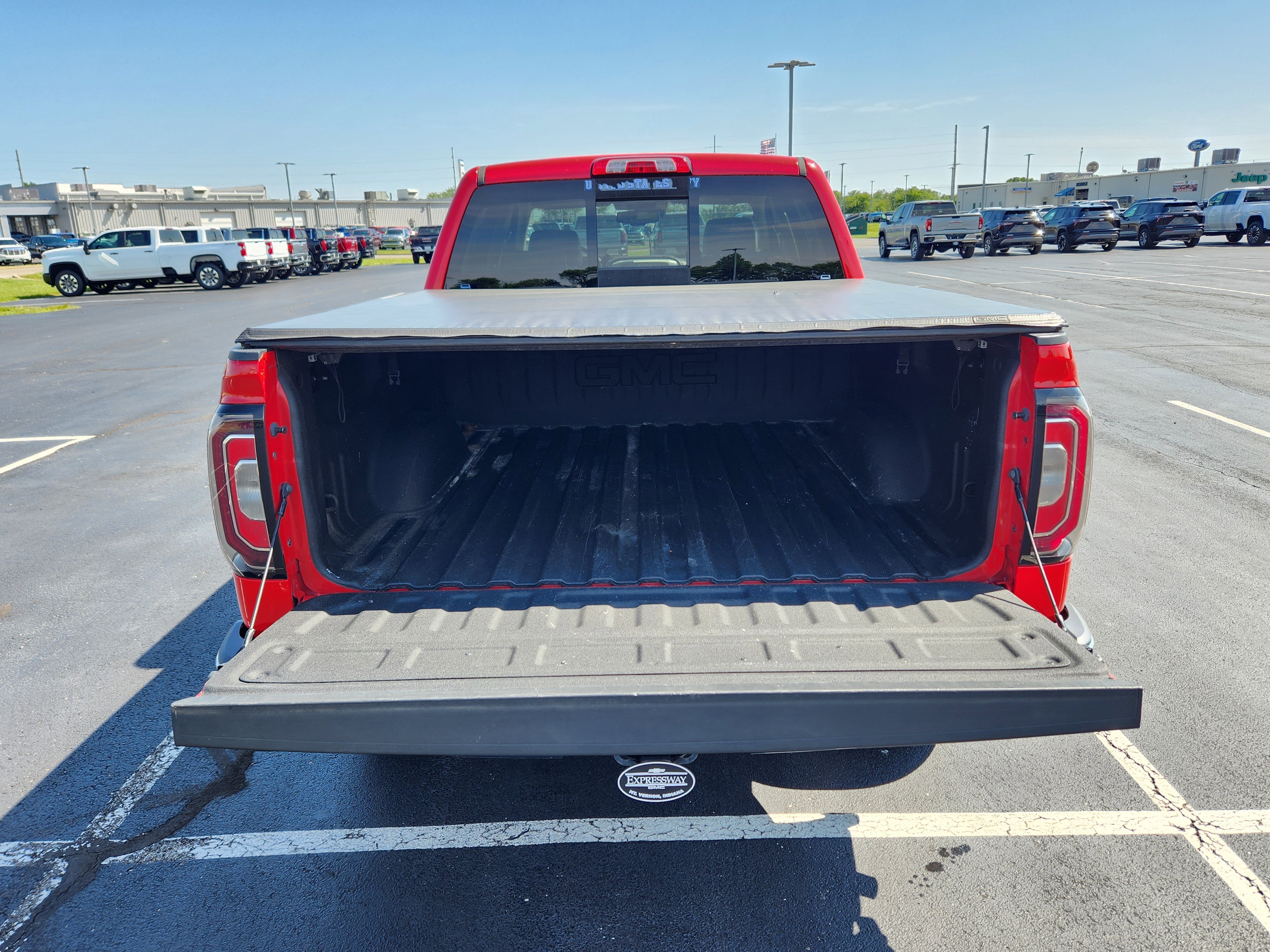 Used 2017 GMC Sierra 1500 SLT w/ SLT Premium Package AWD/4WD image 10