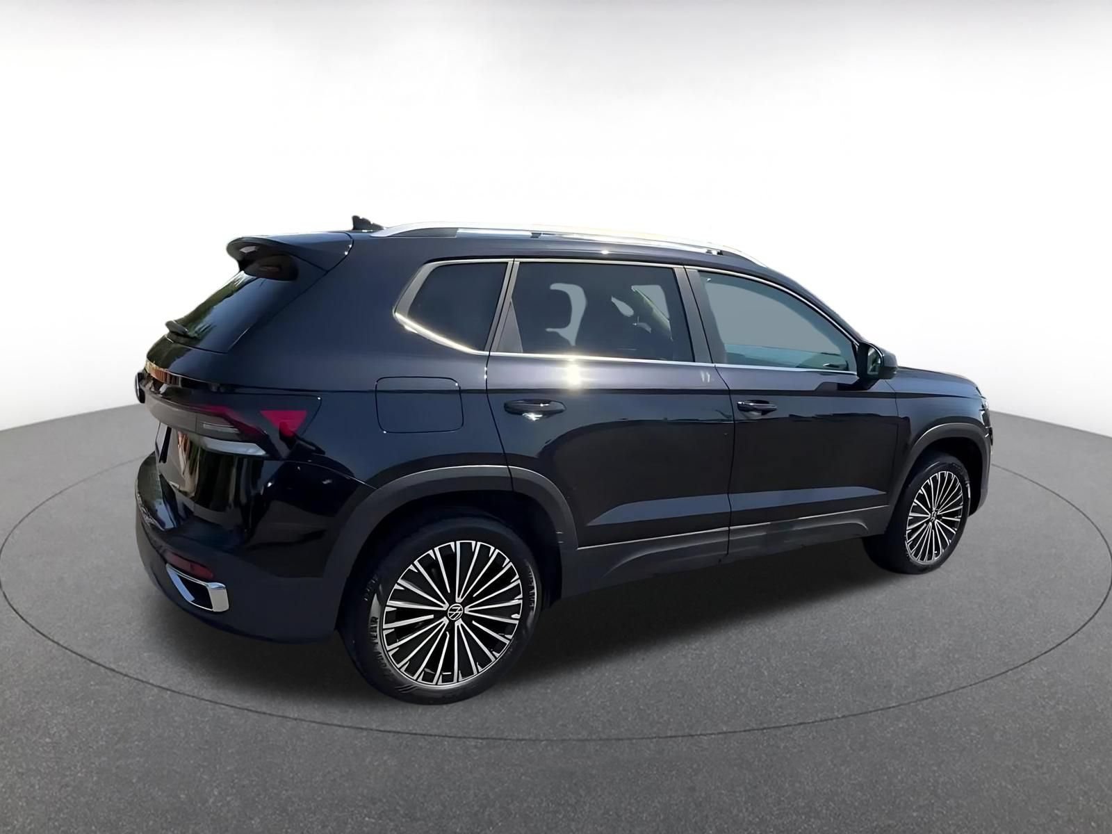 Used 2026 Volkswagen Taos SE FWD image 13