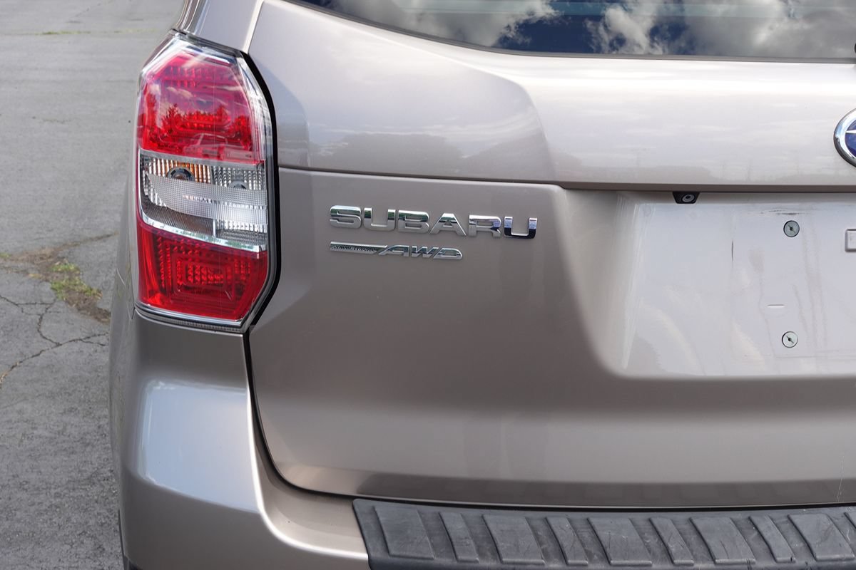 Used 2015 Subaru Forester 2.5i Premium w/ All-Weather Package AWD/4WD image 12