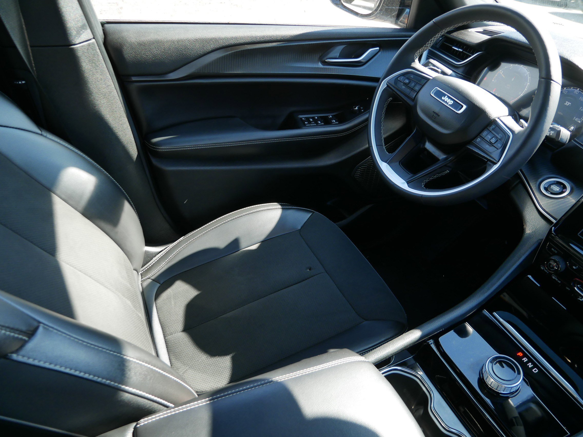 Certified 2023 Jeep Grand Cherokee L Laredo image 9