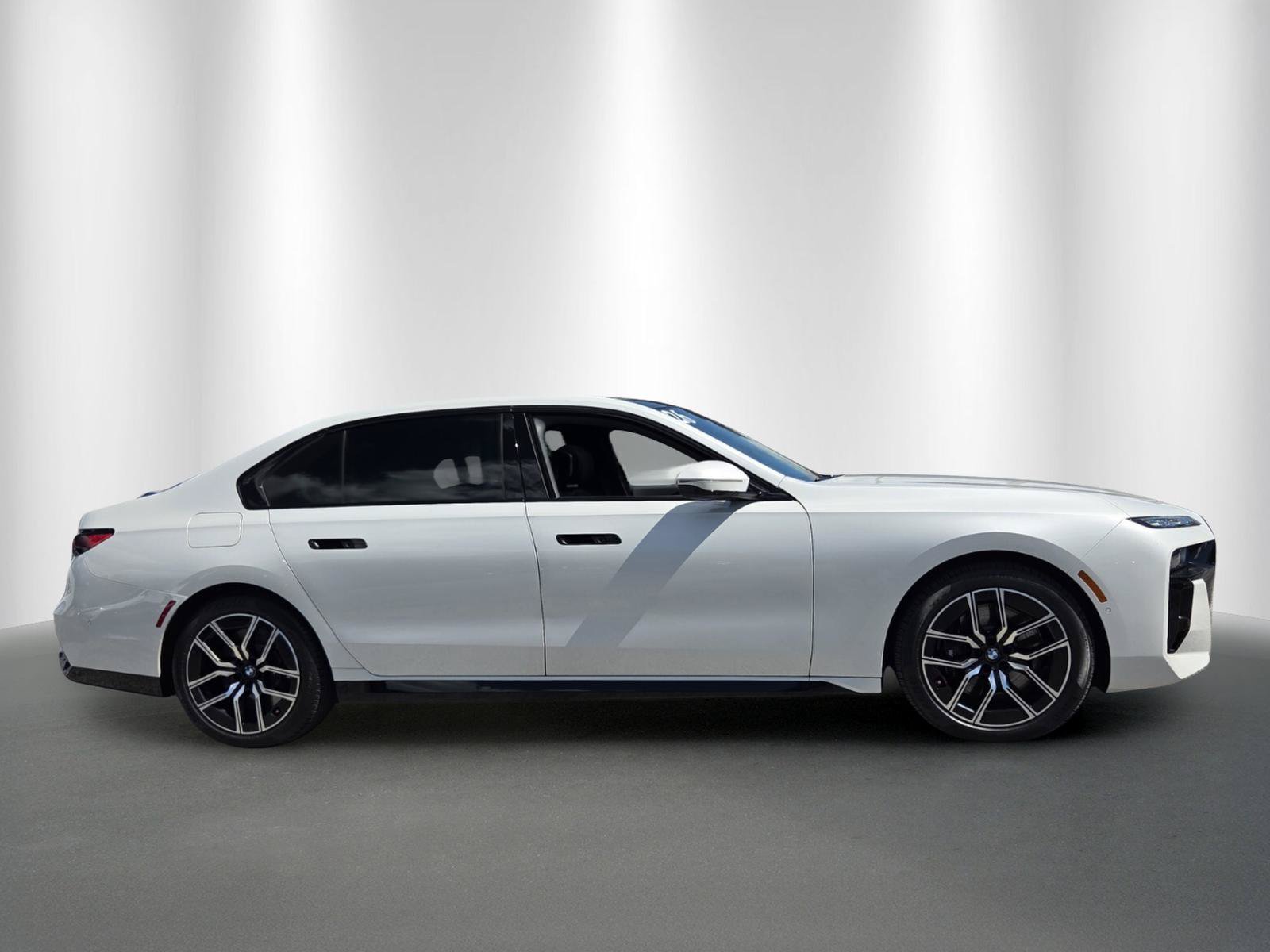 Certified 2026 BMW 760i xDrive w/ Executive Package AWD/4WD image 8