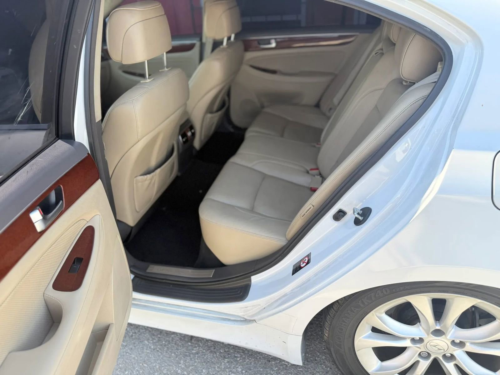 Used 2012 Hyundai Genesis 3.8 image 5