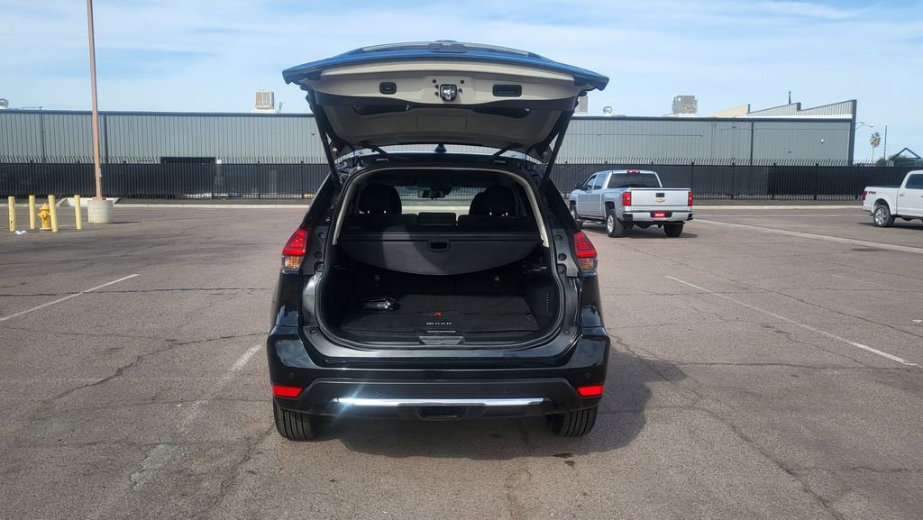 Used 2020 Nissan Rogue SV w/ Premium Package image 11