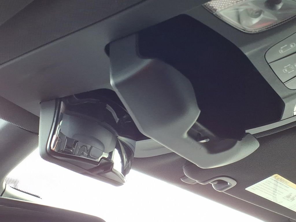 Used 2025 Chrysler Pacifica Select FWD image 27