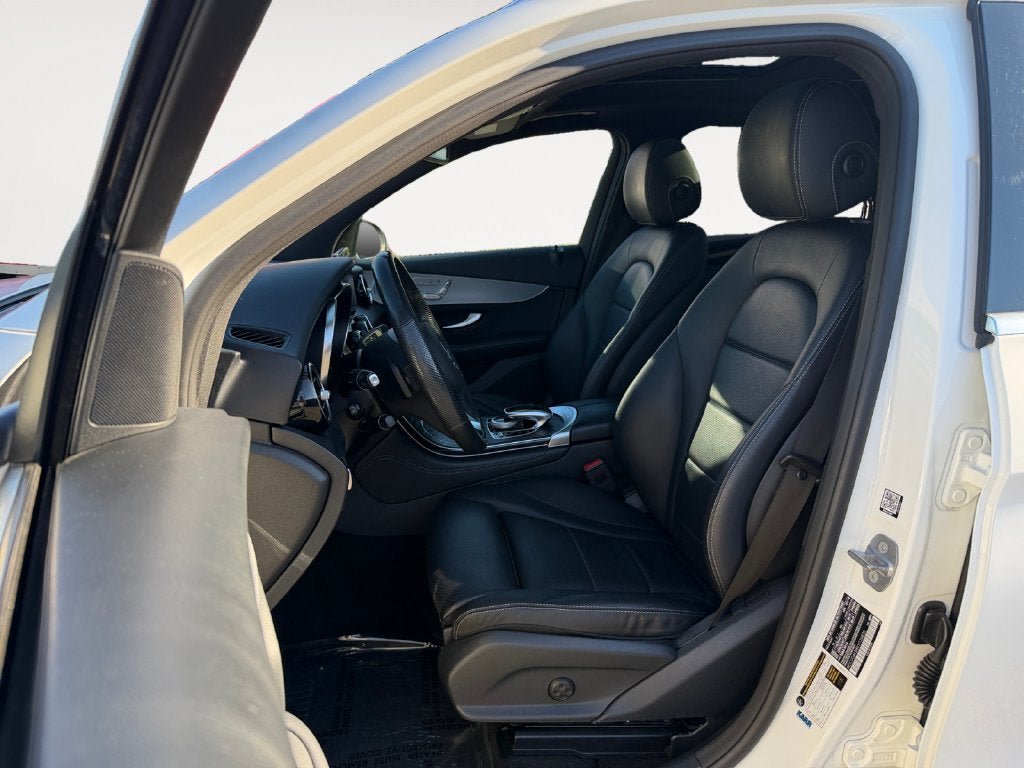Used 2019 Mercedes-Benz GLC 300 4MATIC image 6