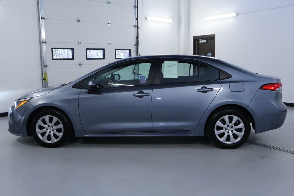 Used 2023 Toyota Corolla LE image 4