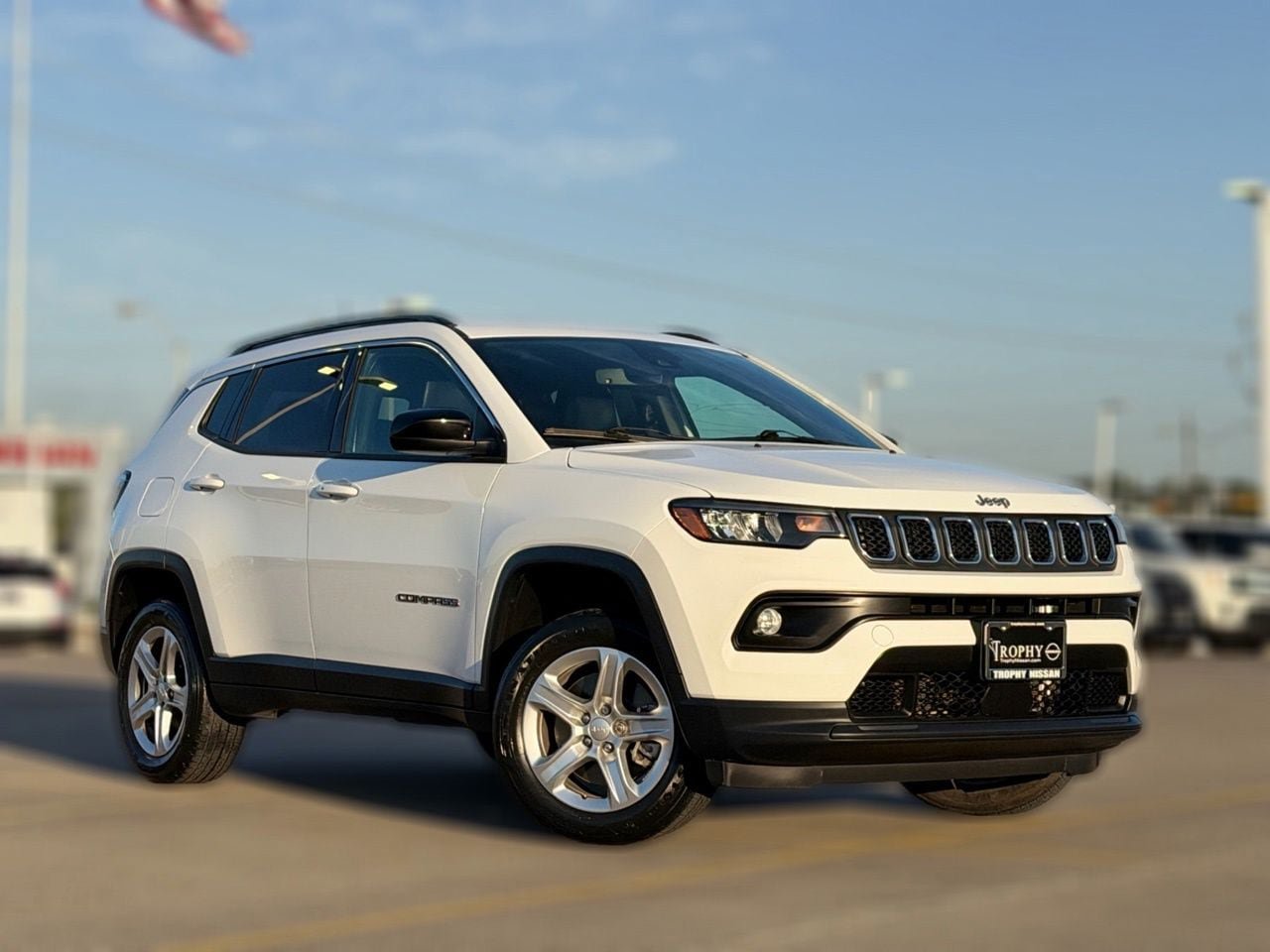 Used 2023 Jeep Compass Latitude w/ Convenience Group AWD/4WD image 1
