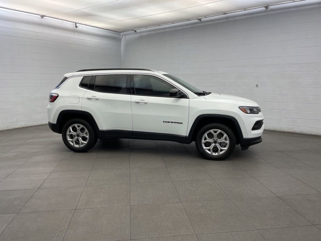 New 2026 Jeep Compass Latitude image 2