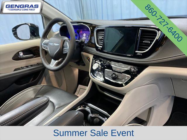 Certified 2024 Chrysler Pacifica Limited FWD image 46