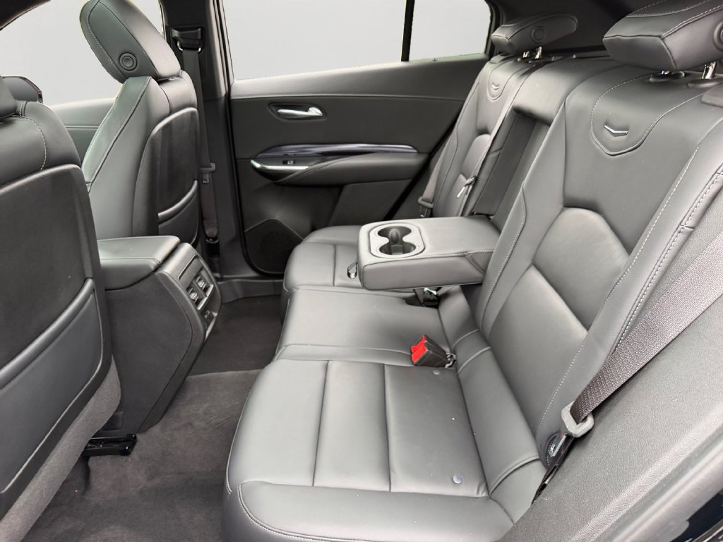 Used 2023 Cadillac XT4 Luxury w/ Cold Weather Package AWD/4WD image 12