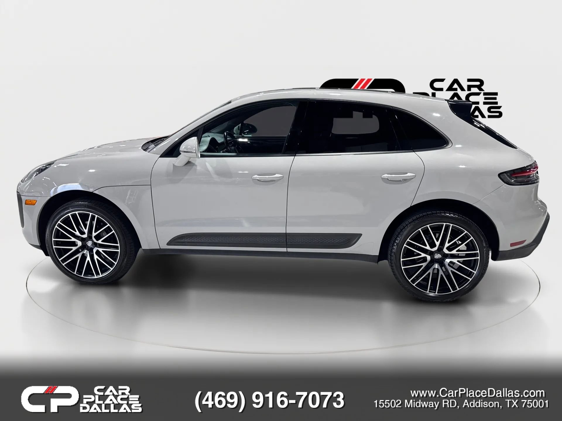 Used 2022 Porsche Macan w/ Premium Package Plus AWD/4WD image 4