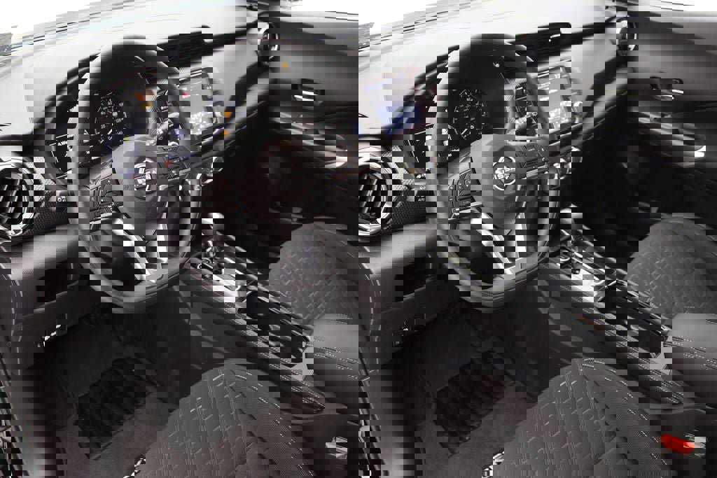 Used 2024 Nissan Kicks SV image 13