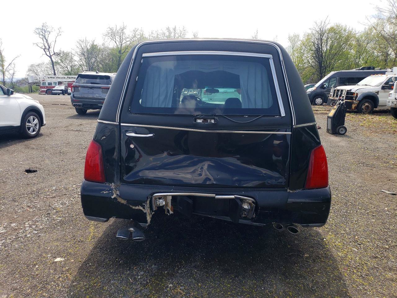 Used 2003 Cadillac De Ville Hearse FWD image 4