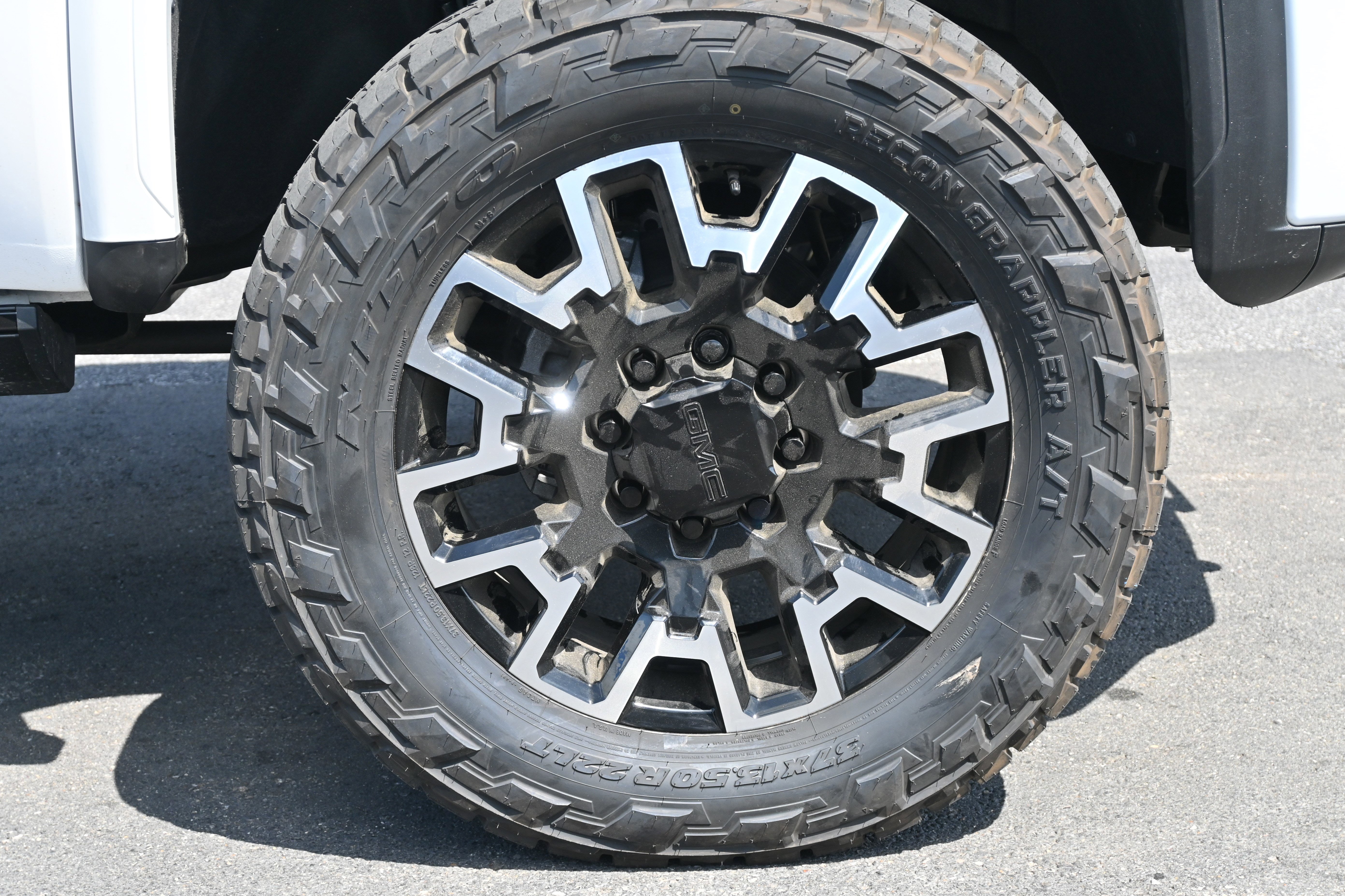 Used 2025 GMC Sierra 2500 Denali Ultimate image 13