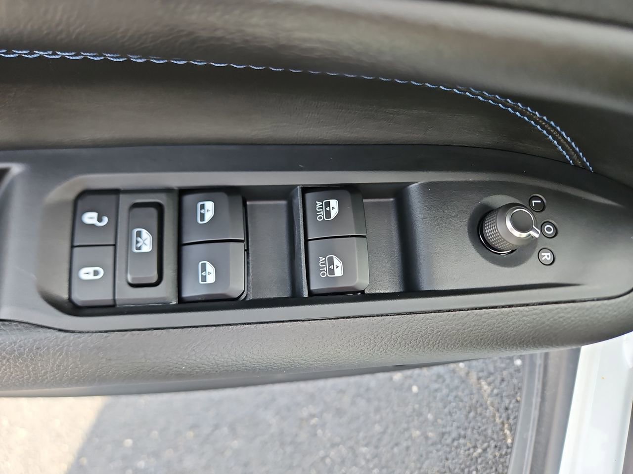 New 2026 Jeep Compass Limited image 19