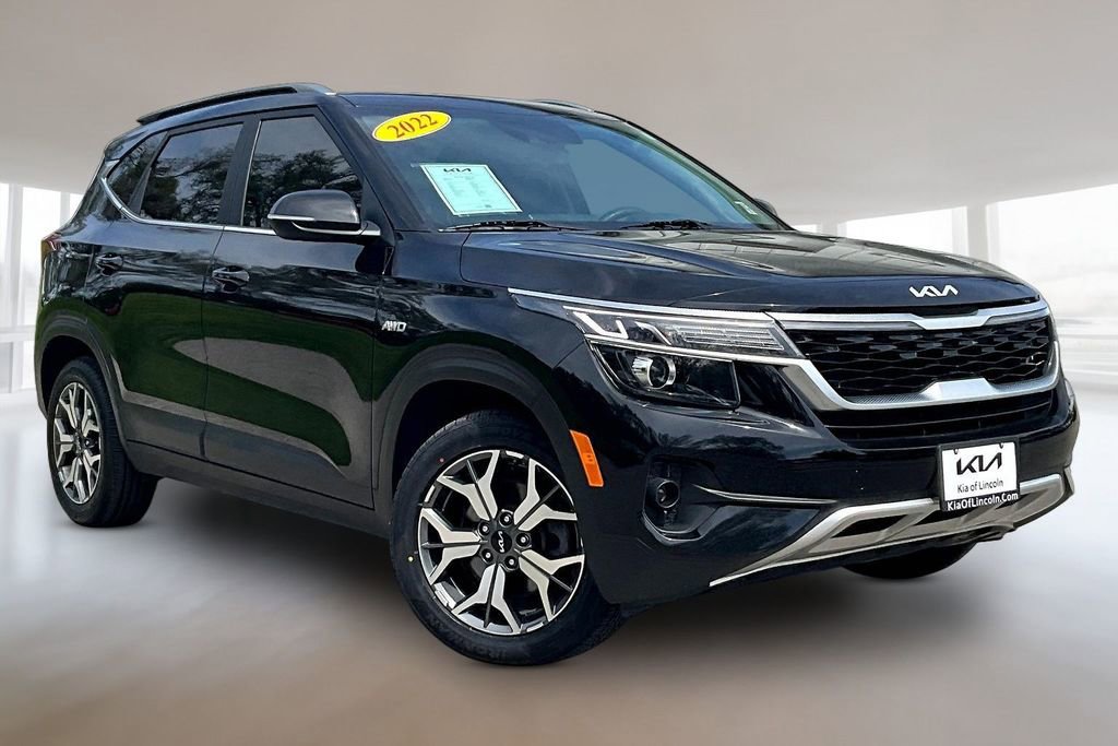Used 2022 Kia Seltos EX AWD/4WD image 3