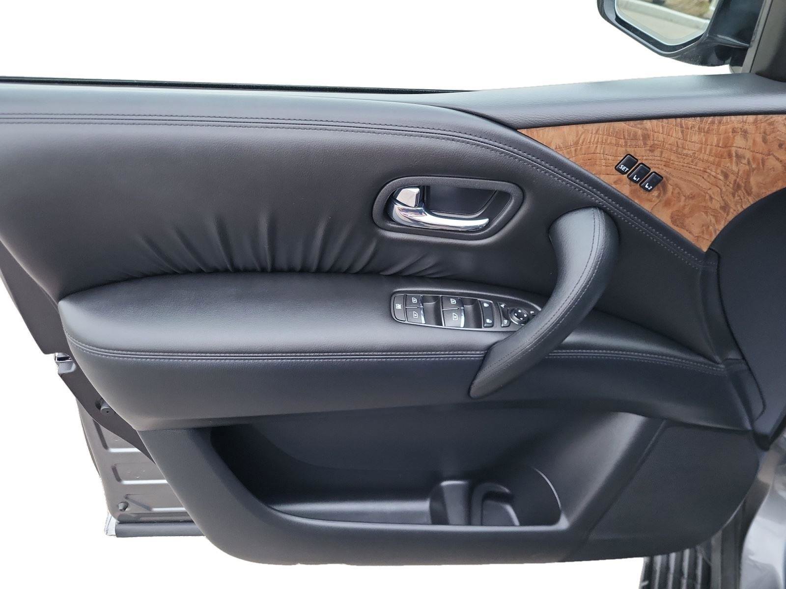 Used 2024 Nissan Armada SL w/ Captain's Chairs Package image 9