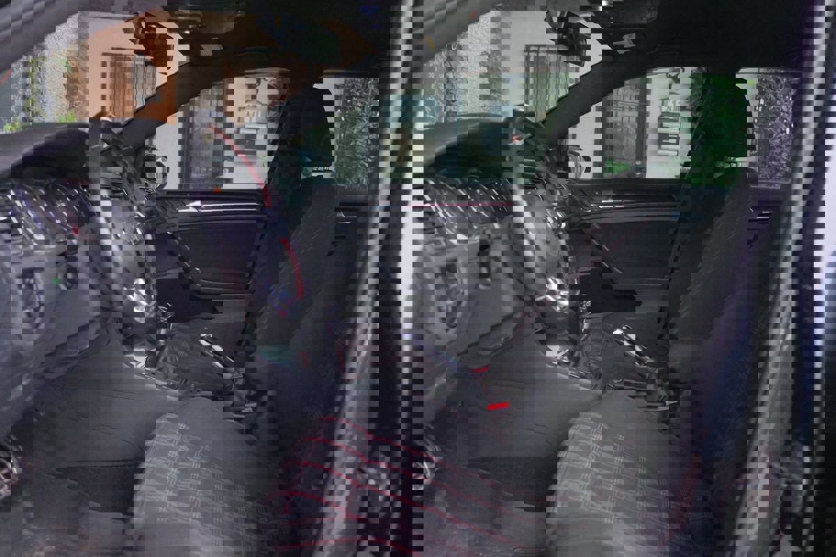 Used 2017 Volkswagen GTI Sport image 13