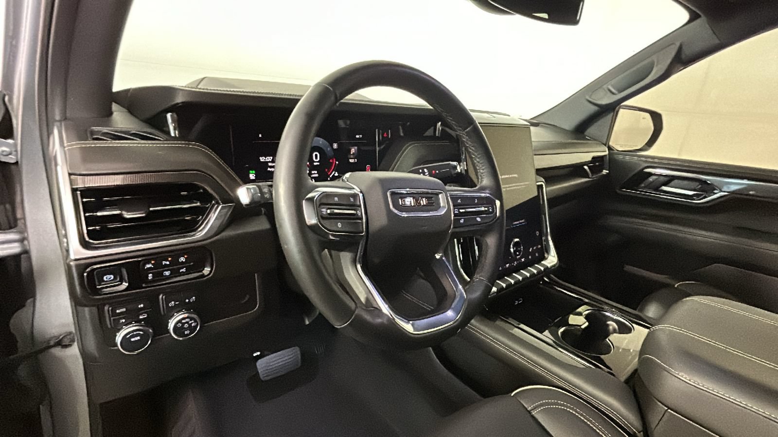 Used 2025 GMC Yukon Elevation w/ LPO, Floor Liner Package AWD/4WD image 16