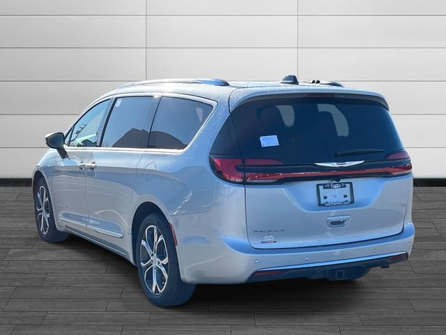 New 2026 Chrysler Pacifica Pinnacle w/ Trailer Tow Group FWD image 5
