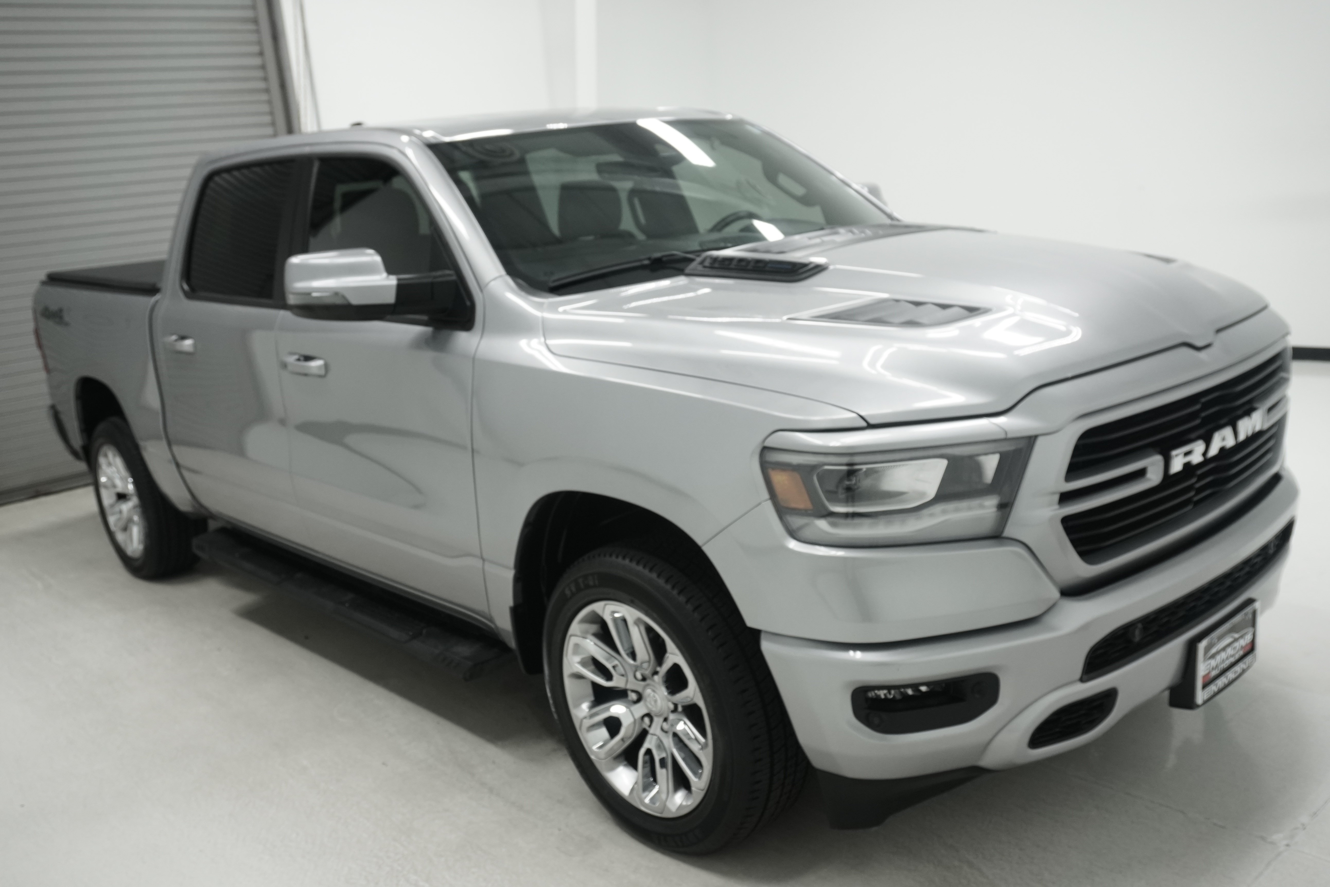 Used 2023 RAM 1500 Laramie AWD/4WD image 3