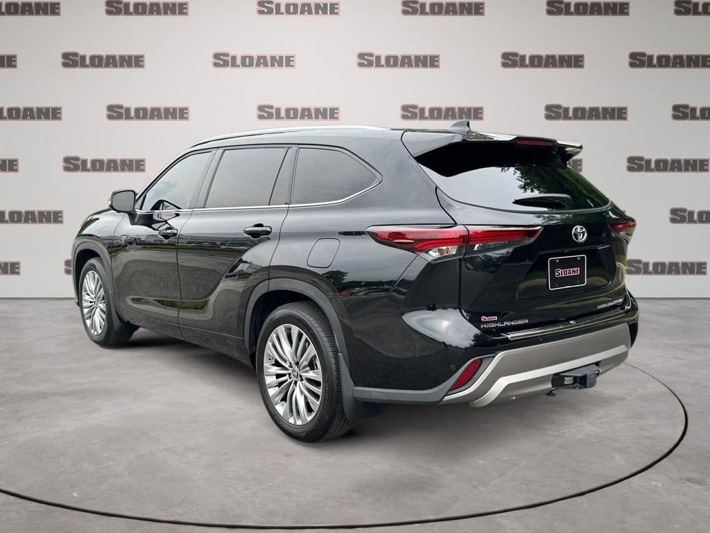 Used 2025 Toyota Highlander Platinum AWD/4WD image 3