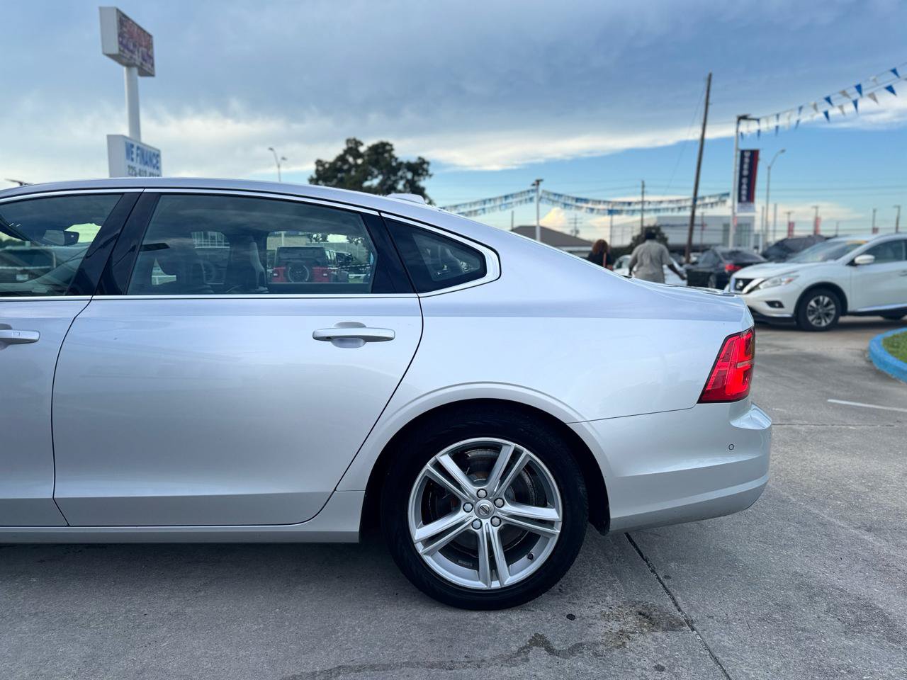 Used 2018 Volvo S90 T5 Momentum w/ Convenience Package AWD/4WD image 24
