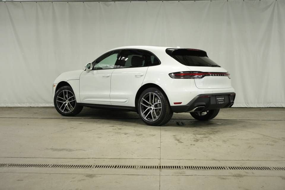 Certified 2026 Porsche Macan AWD/4WD image 3