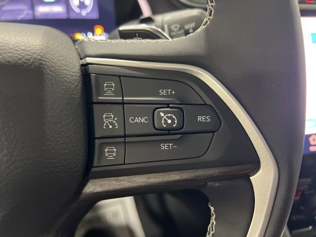 Used 2023 Jeep Grand Cherokee L Limited w/ Black Appearance Package AWD/4WD image 22