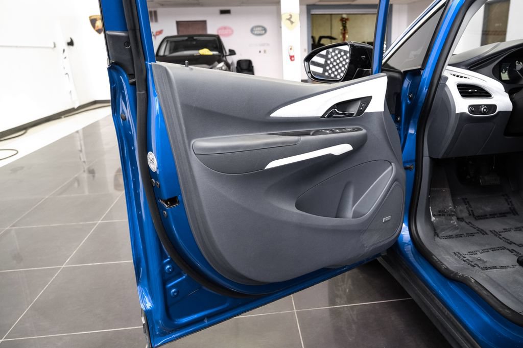 Used 2020 Chevrolet Bolt Premier w/ Infotainment Package FWD image 37
