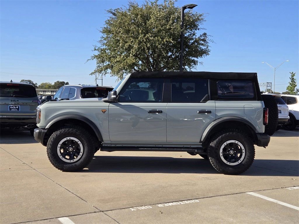 Used 2023 Ford Bronco Badlands image 13
