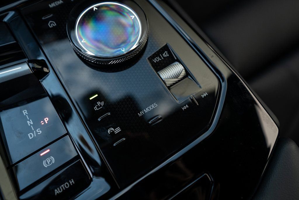 New 2026 BMW 530i xDrive w/ M Sport Package image 36