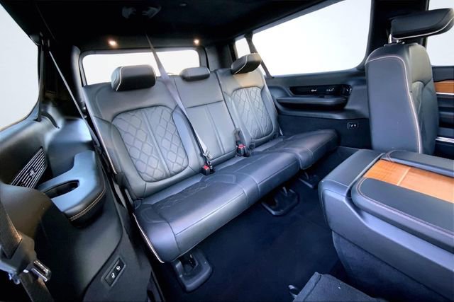 Used 2024 Jeep Grand Wagoneer L Series III image 33