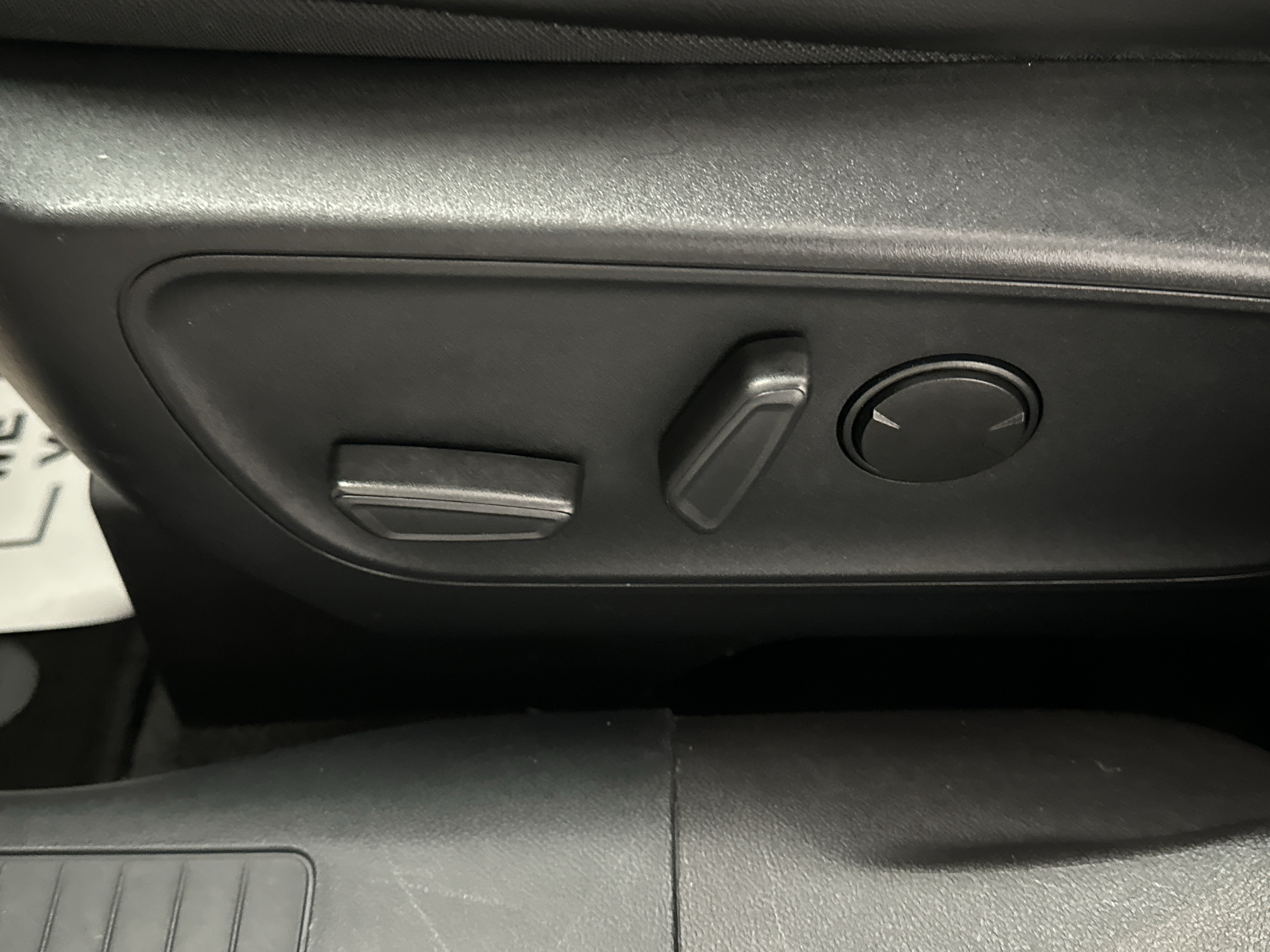 Used 2024 Ford Escape ST-Line w/ Tech Pack #1 AWD/4WD image 22