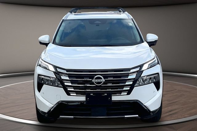 Used 2025 Nissan Rogue Platinum FWD image 3