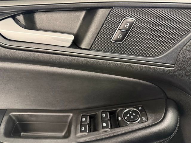 Used 2023 Ford Edge SE image 29