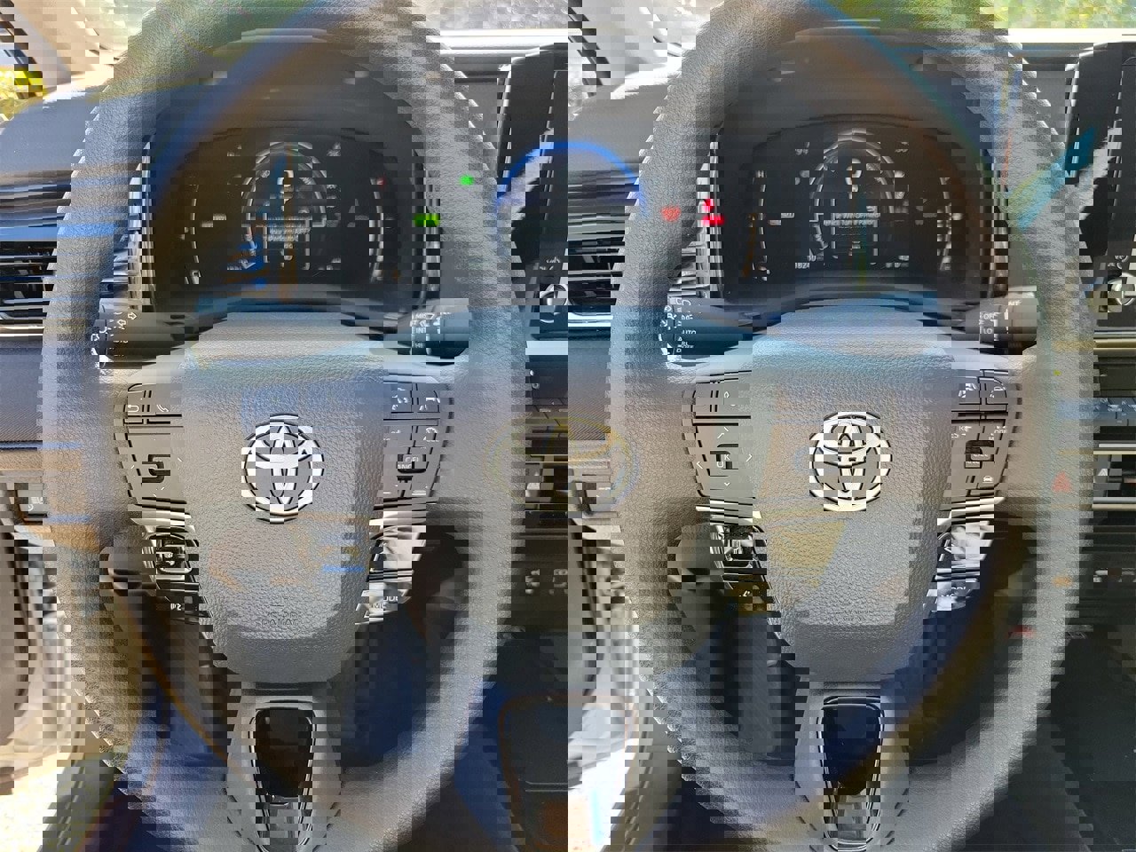 Used 2025 Toyota Camry LE image 19