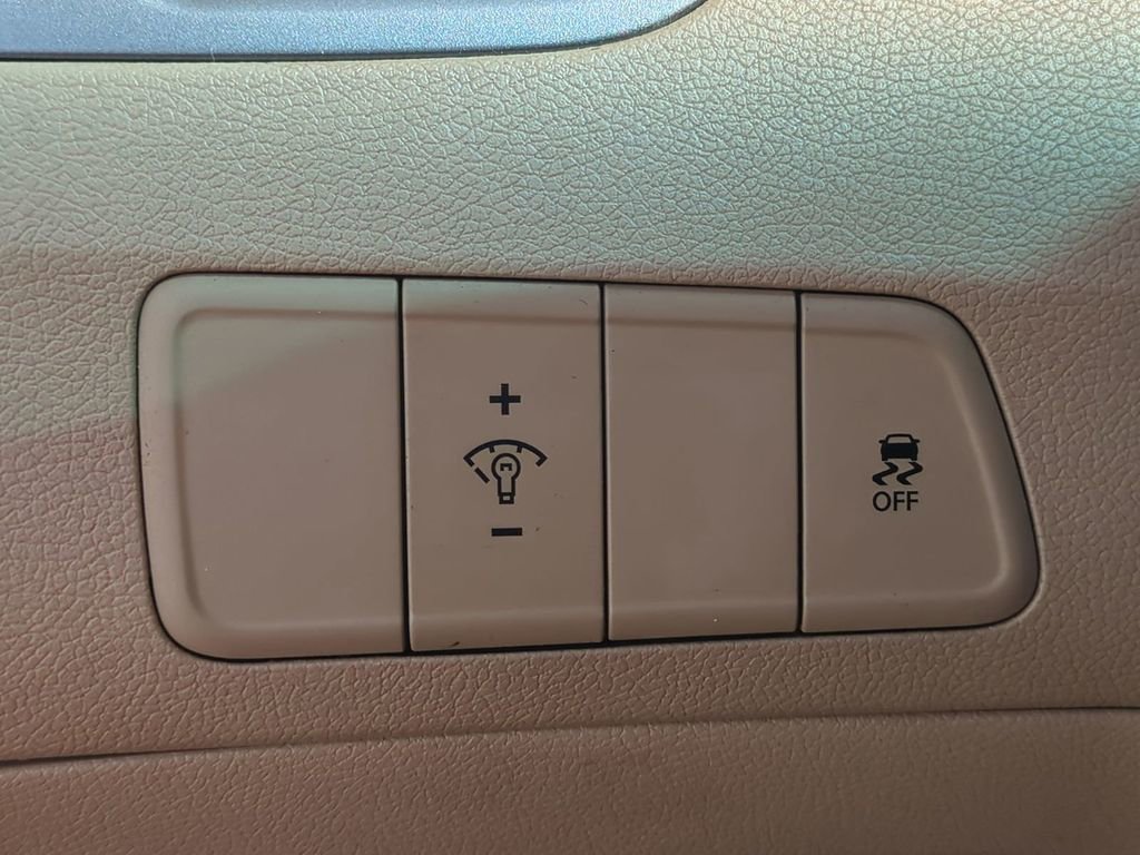 Used 2013 Hyundai Elantra GLS image 27