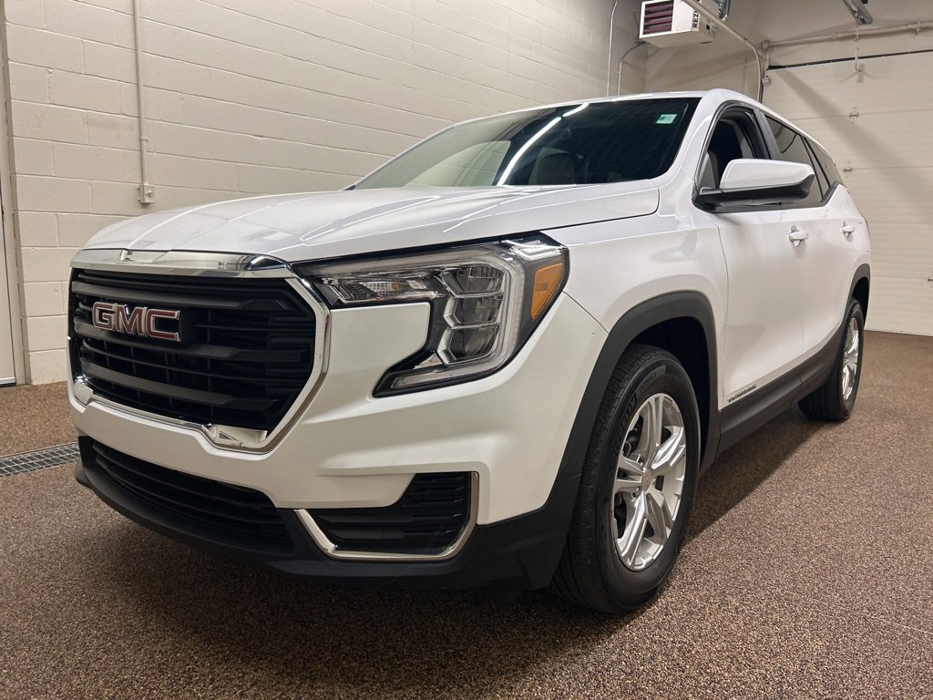 Used 2024 GMC Terrain SLE image 5