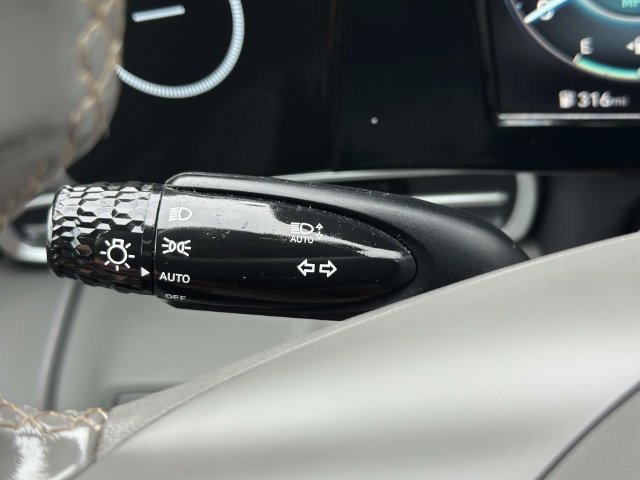 Used 2021 Hyundai Elantra SEL w/ Convenience + Premium Package FWD image 26
