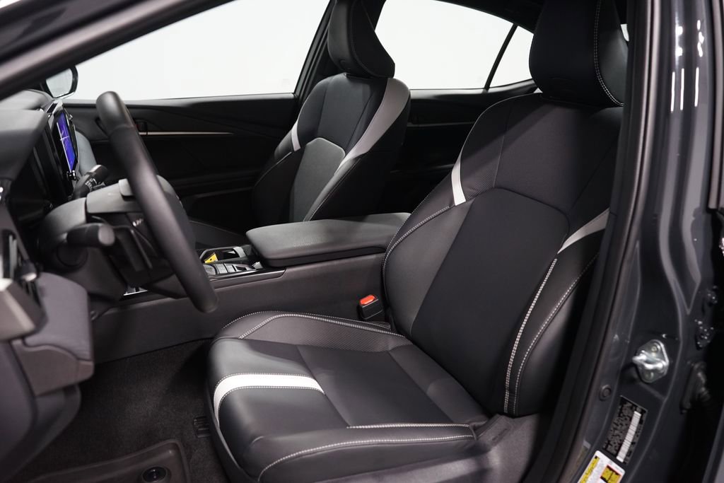 Used 2025 Toyota Camry SE image 28