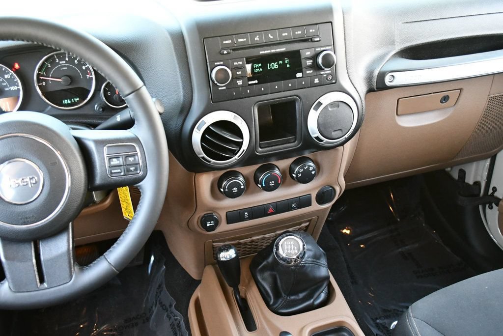 Used 2018 Jeep Wrangler Unlimited Rubicon w/ Connectivity Group AWD/4WD image 50