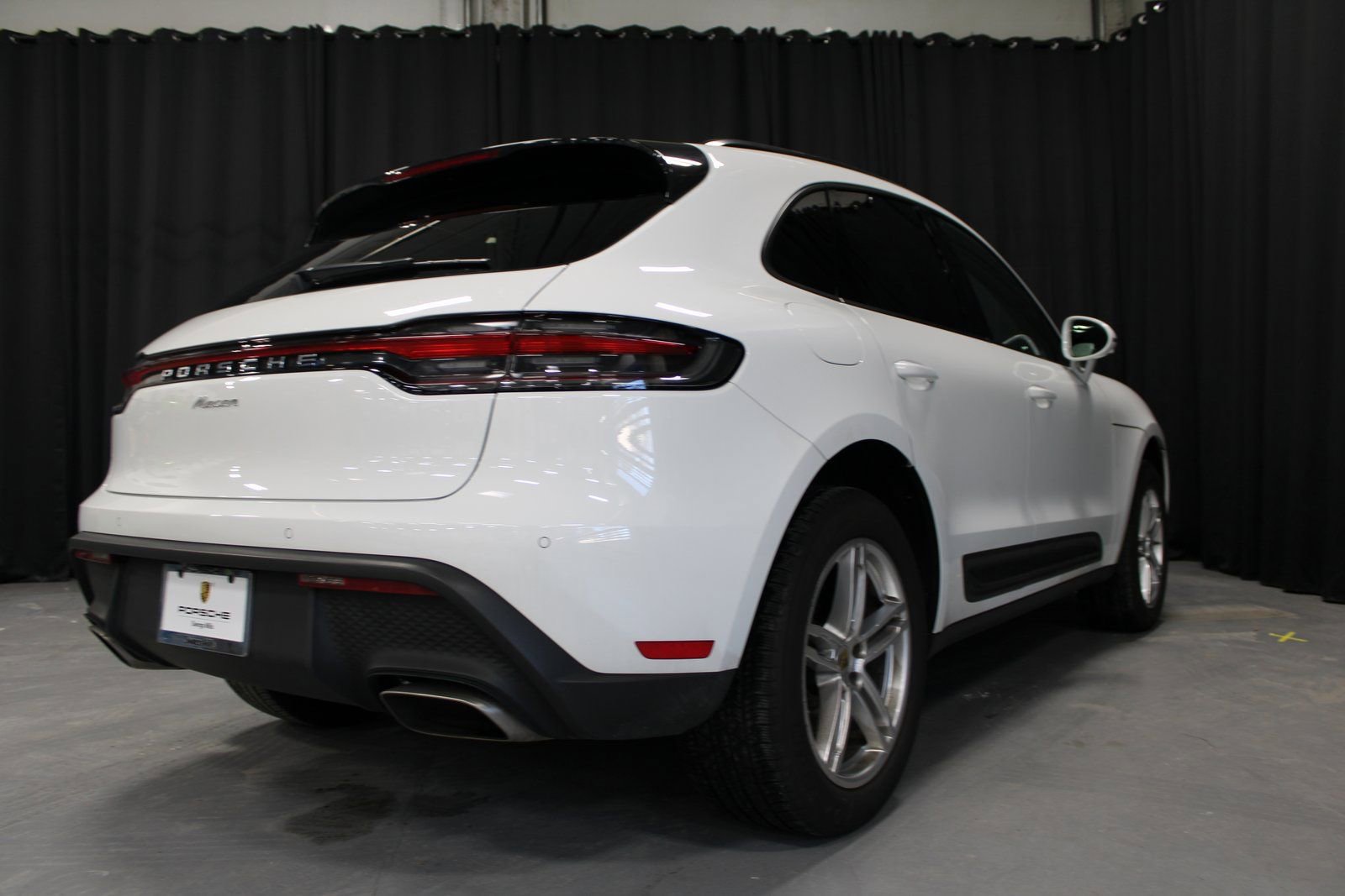 Certified 2025 Porsche Macan image 7